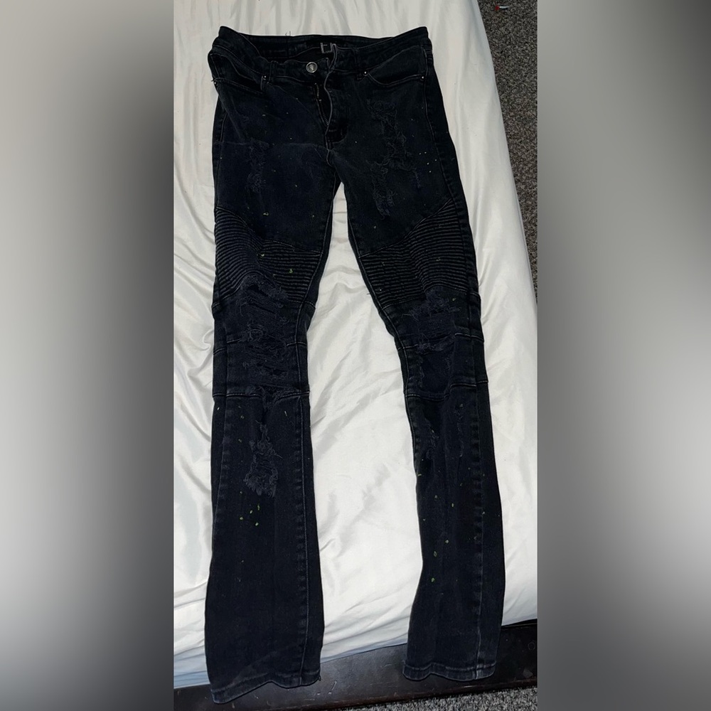 Forever 21 Men’s black ribbed/ripped jeans with green paint splatter, size 32